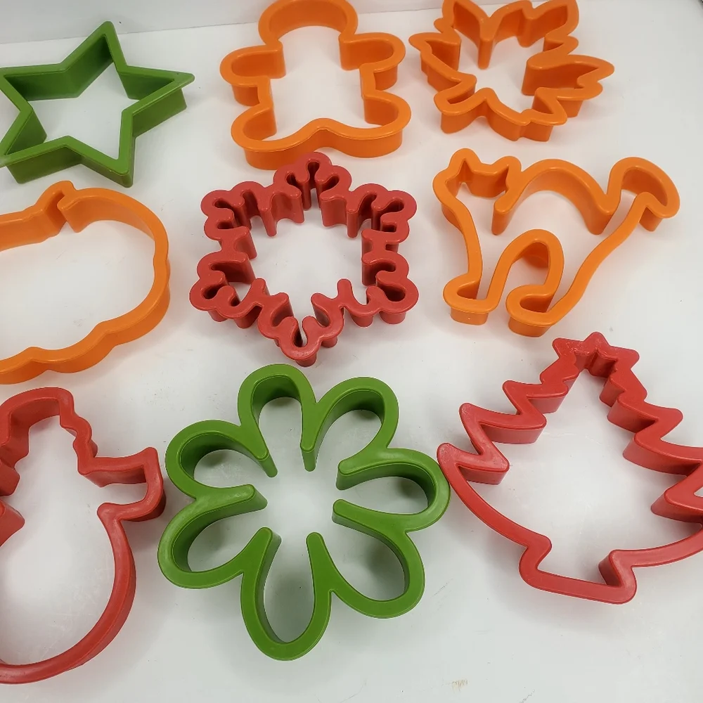 Lot of 12 Large Cookie Cutters Various Seasons or Occasions~ Red, Green, Orange‎
